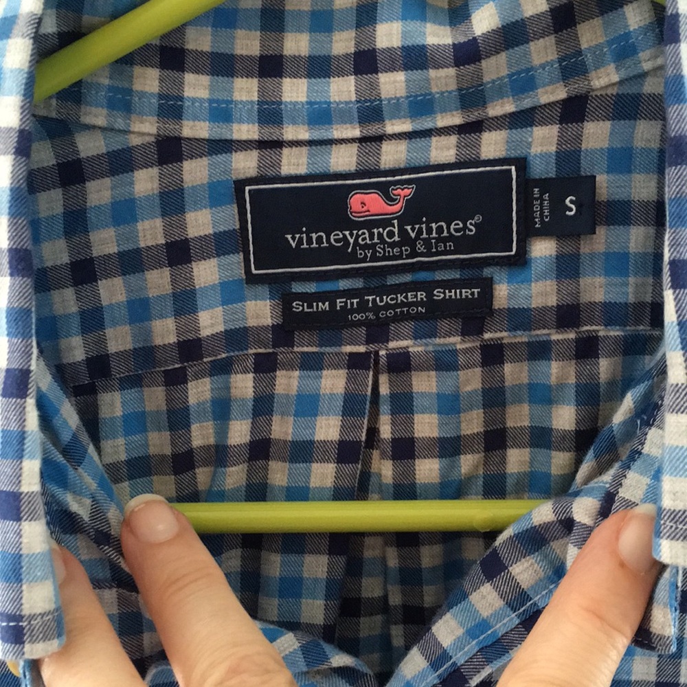 Men’s Vineyard Vines button down - Picture 3 of 3